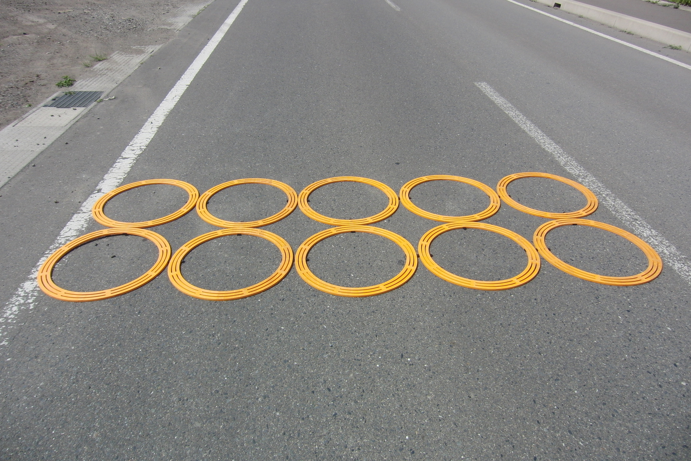 ドライバーへ注意喚起する目的で使用されている「ピタリング」